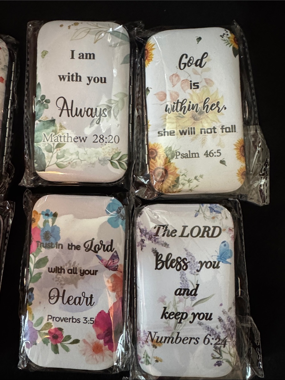 Bible Verse 8-Piece Facial/Manicure Kit Qty1 NWOT - Picture 2 of 3